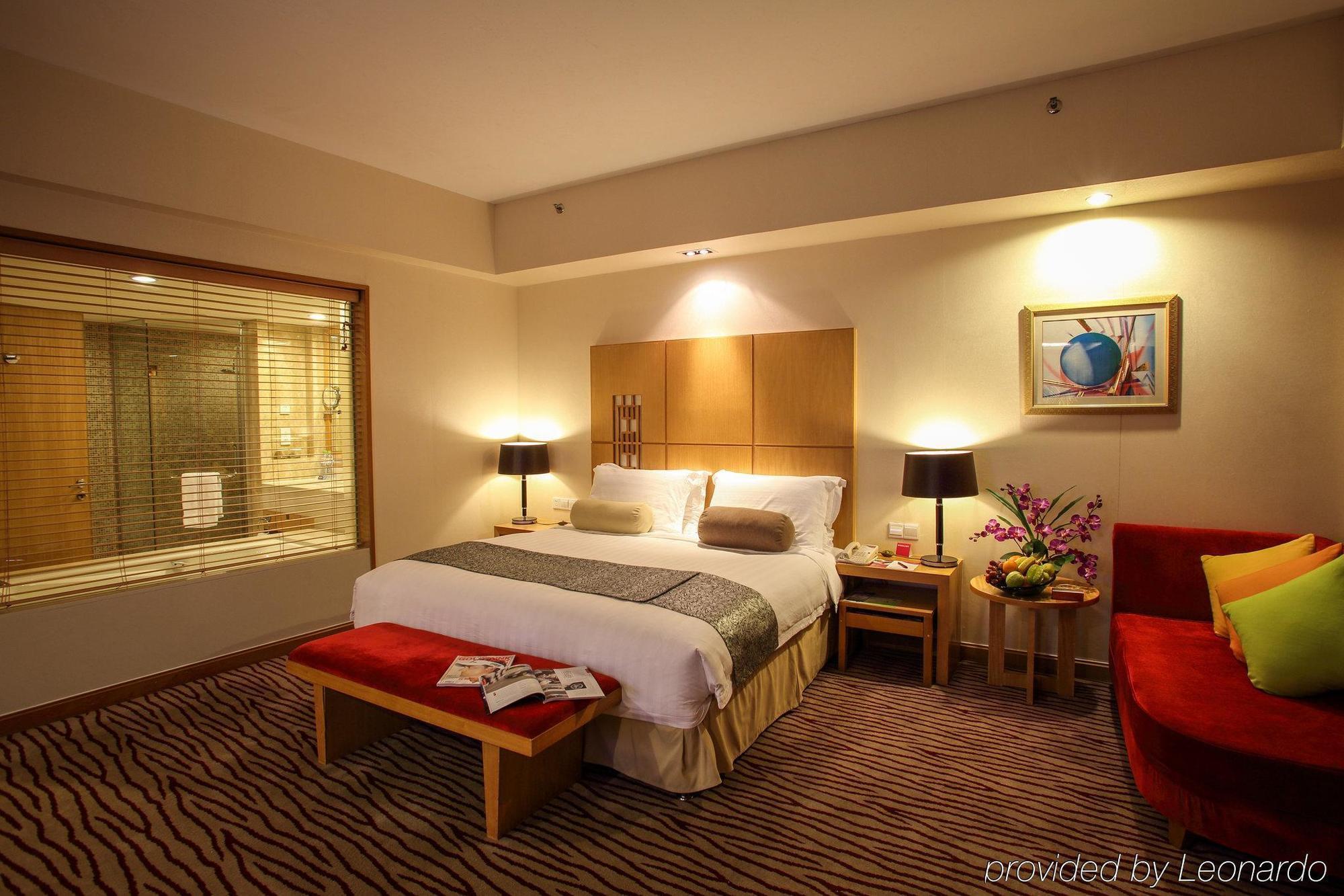 Crowne Plaza Zhanjiang Kang Yi, an IHG Hotel Bagian luar foto