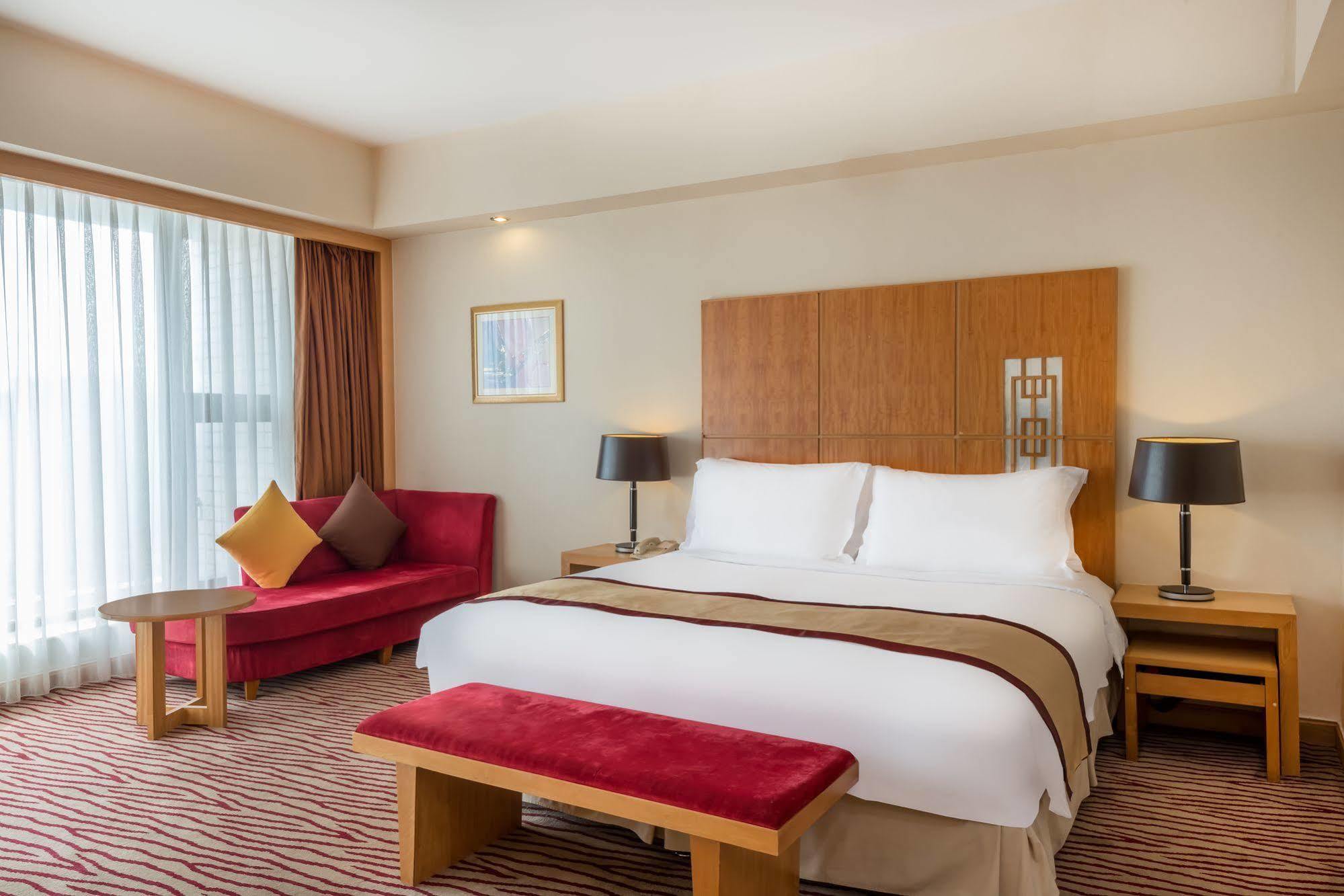 Crowne Plaza Zhanjiang Kang Yi, an IHG Hotel Bagian luar foto
