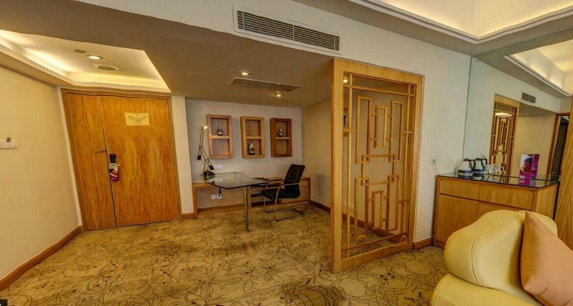 Crowne Plaza Zhanjiang Kang Yi, an IHG Hotel Bagian luar foto