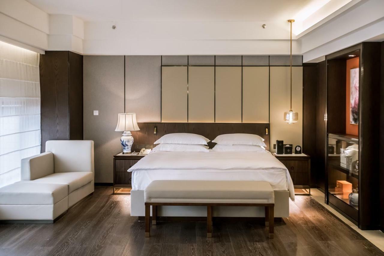 Crowne Plaza Zhanjiang Kang Yi, an IHG Hotel Bagian luar foto