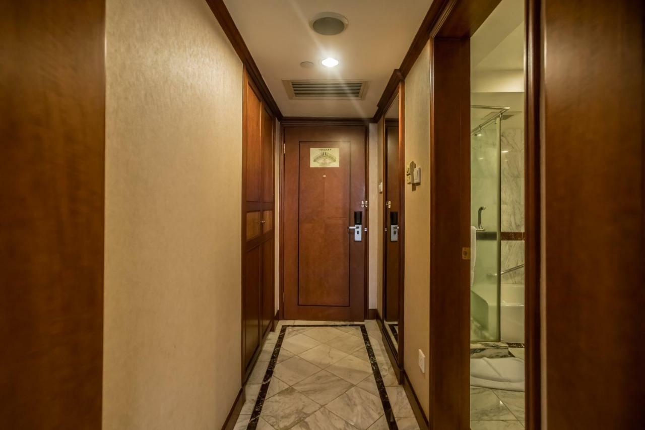 Crowne Plaza Zhanjiang Kang Yi, an IHG Hotel Bagian luar foto