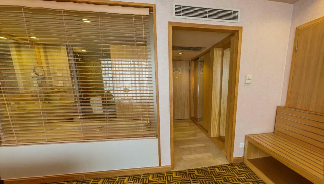 Crowne Plaza Zhanjiang Kang Yi, an IHG Hotel Bagian luar foto