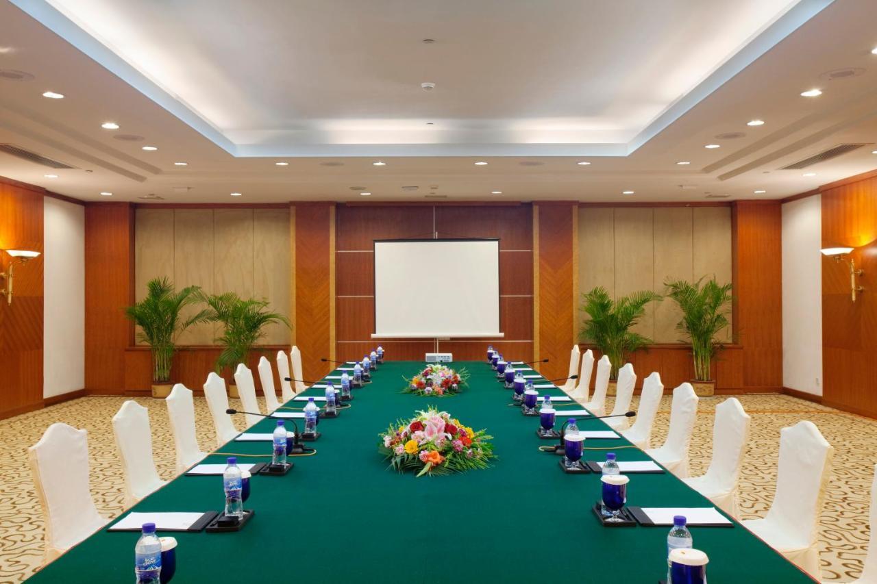 Crowne Plaza Zhanjiang Kang Yi, an IHG Hotel Bagian luar foto