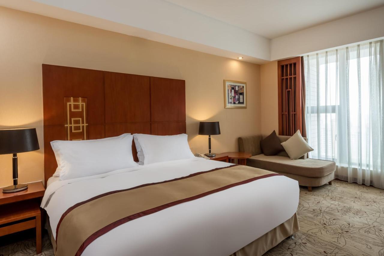 Crowne Plaza Zhanjiang Kang Yi, an IHG Hotel Bagian luar foto
