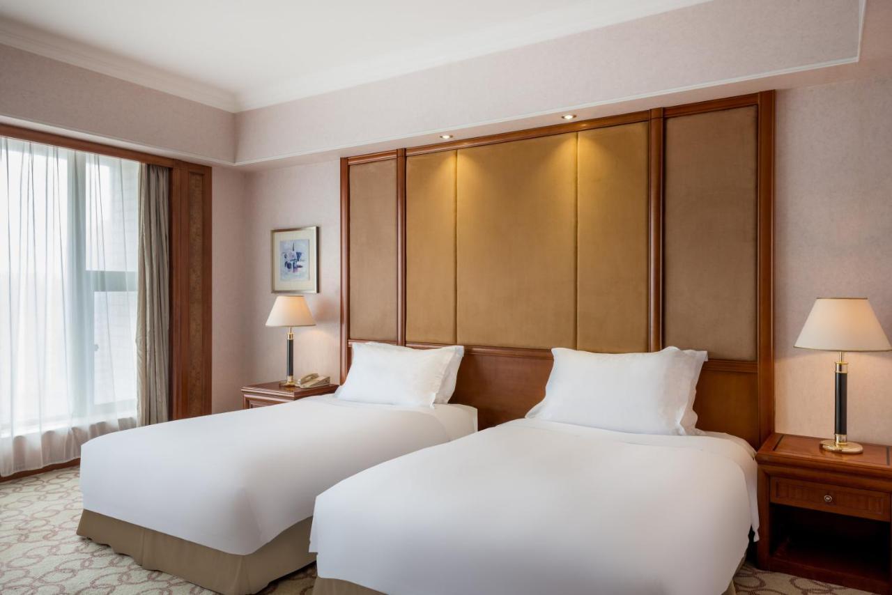 Crowne Plaza Zhanjiang Kang Yi, an IHG Hotel Bagian luar foto
