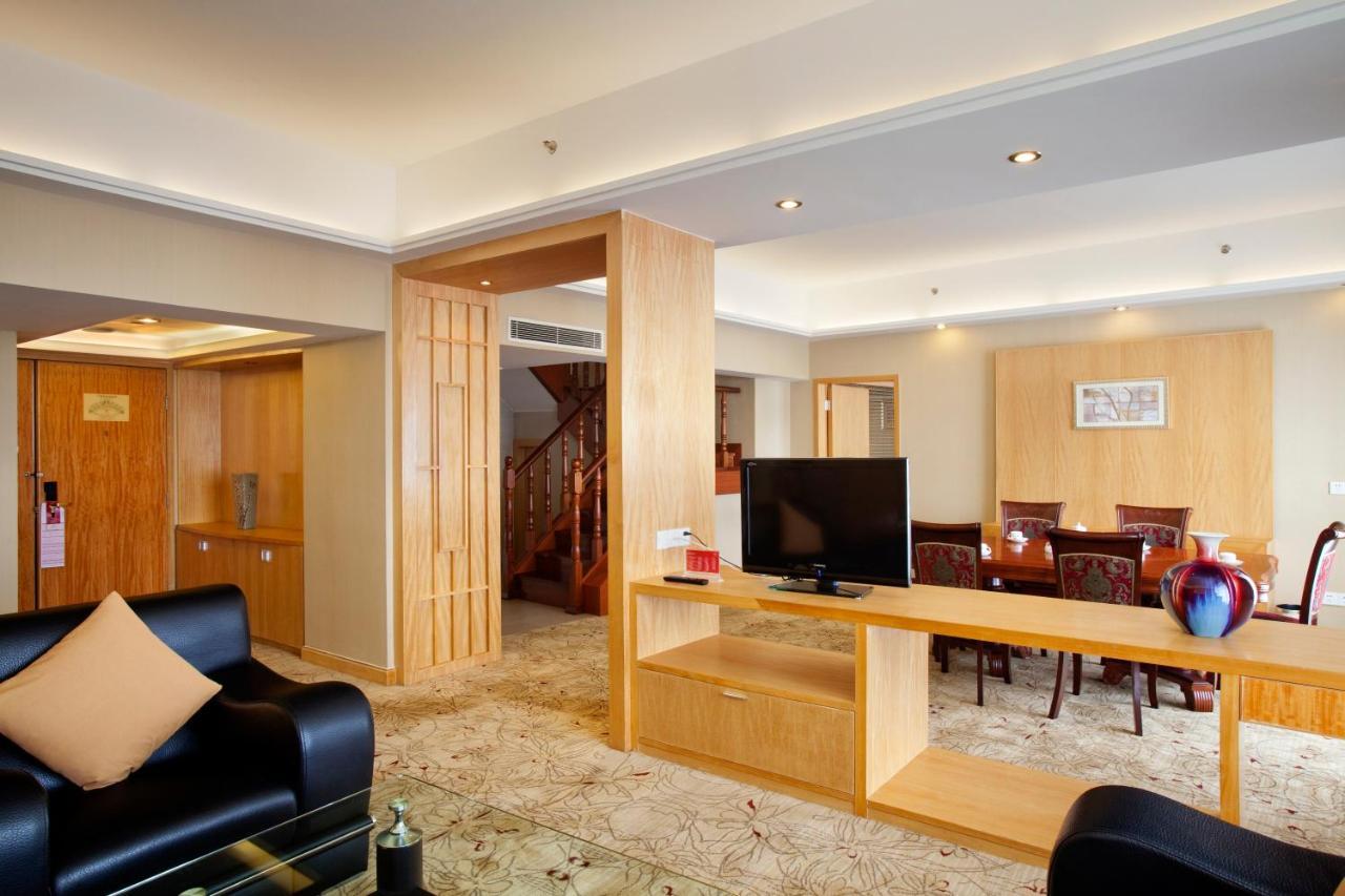 Crowne Plaza Zhanjiang Kang Yi, an IHG Hotel Bagian luar foto