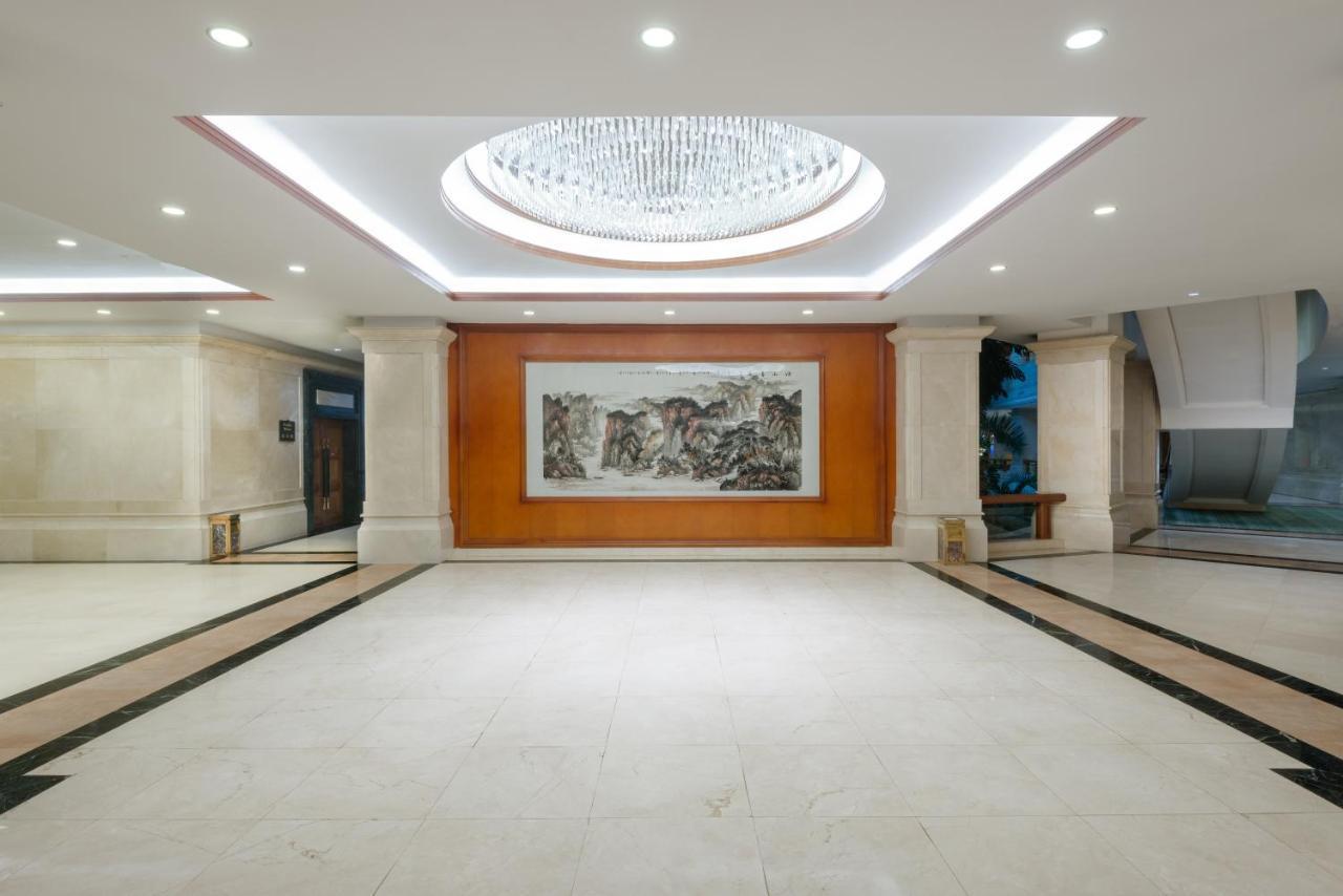 Crowne Plaza Zhanjiang Kang Yi, an IHG Hotel Bagian luar foto