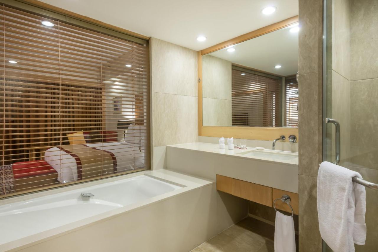 Crowne Plaza Zhanjiang Kang Yi, an IHG Hotel Bagian luar foto