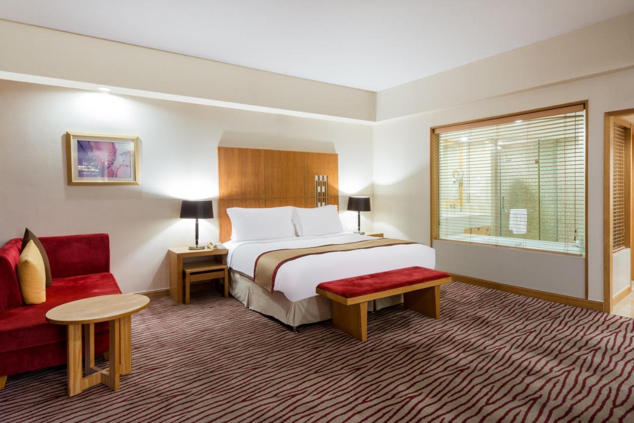 Crowne Plaza Zhanjiang Kang Yi, an IHG Hotel Bagian luar foto
